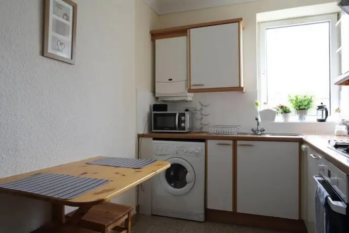 1 Bedroom Flat 15 Minutes From City Centre Sleeps 2 