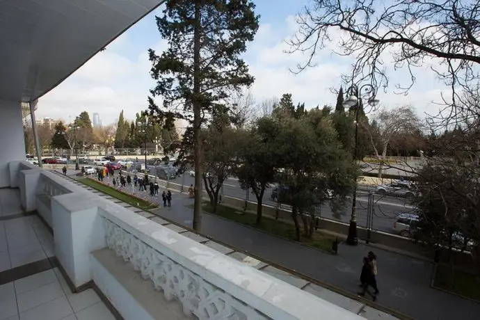 Old City- Neftaniki Avenue 