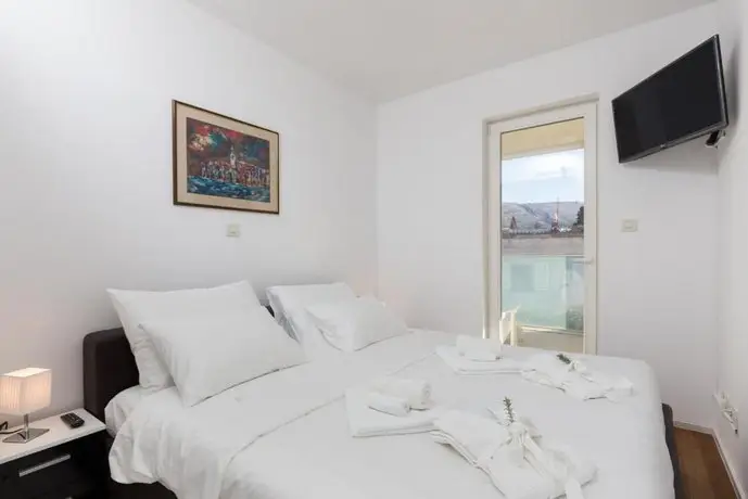 Apartments Nav 
