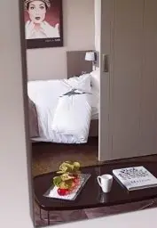 Standing Hotel Suites by Actisource 