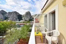 Apartments AT Omis 