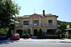 Roula Rooms 