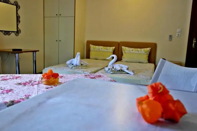 Roula Rooms 