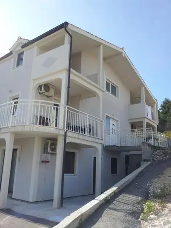 Apartments Holiday Gavric 