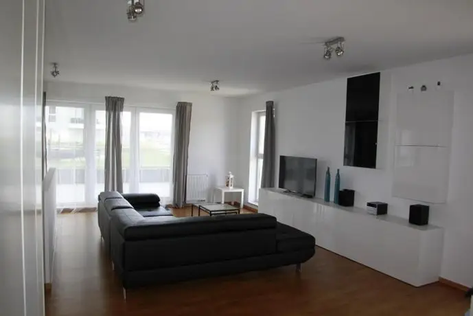 Bright and spacious apartment close to the beach 