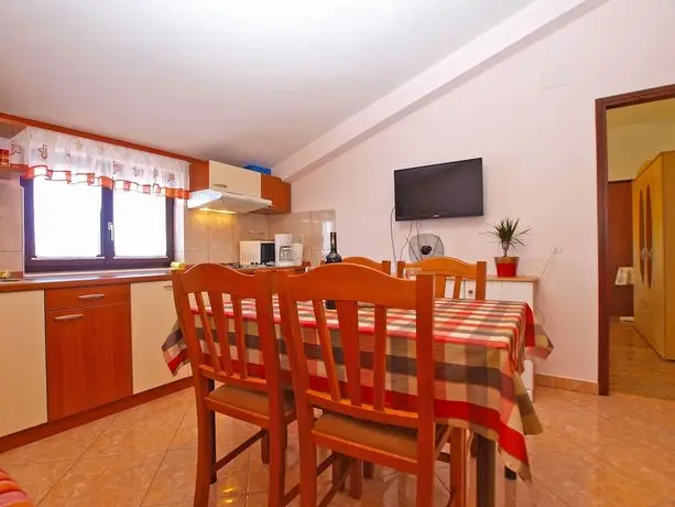 Apartments Blazenka 1270 