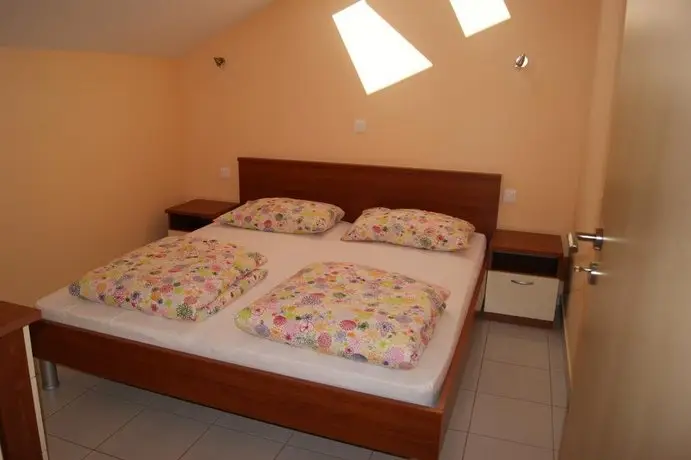 Apartments Maslina Brodarica Sibenik-Knin County