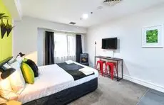 Chic Studio Apartments by the Sky Tower 
