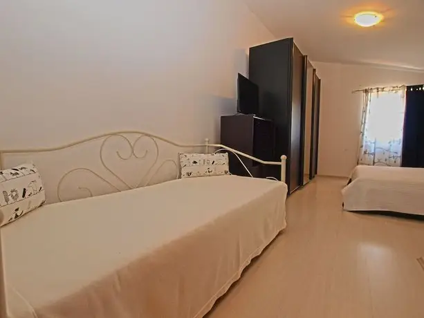 Apartments Marija 85