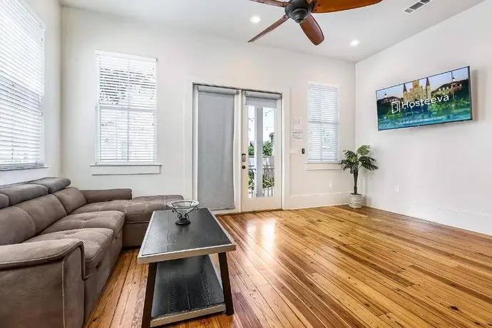 Loft-style modern 3BR on Carondelet 