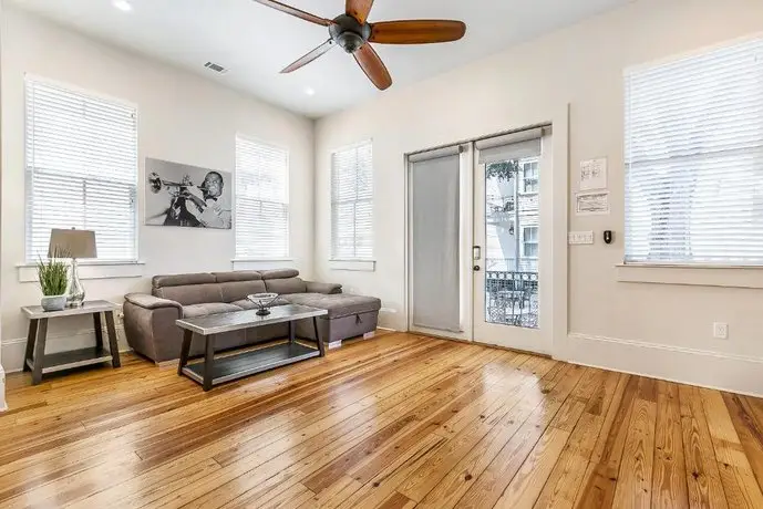 Loft-style modern 3BR on Carondelet 