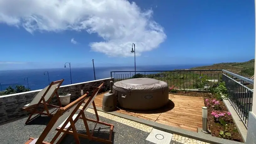 Villa Araujo Da Costa by HR Madeira