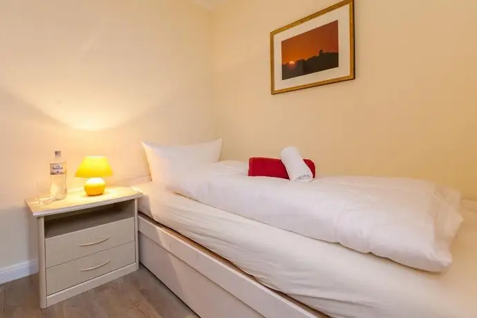 Rantum Dorf - Ferienappartments im Reetdachhaus 3 