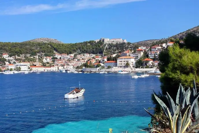 Apartments by the sea Hvar - 14197 