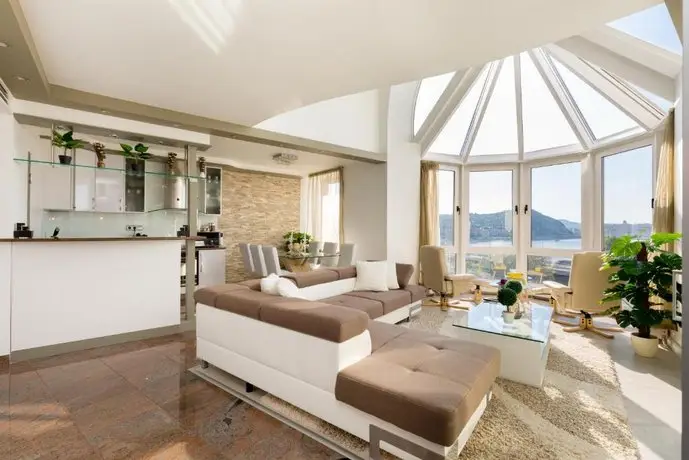 Panorama Dream Home w 3BDR A/C Garage & Jacuzzi 