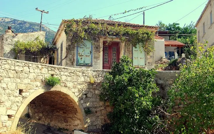 Unique traditional sea view house 