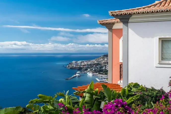 A scenic 2 bedroom apartment by HR Madeira 