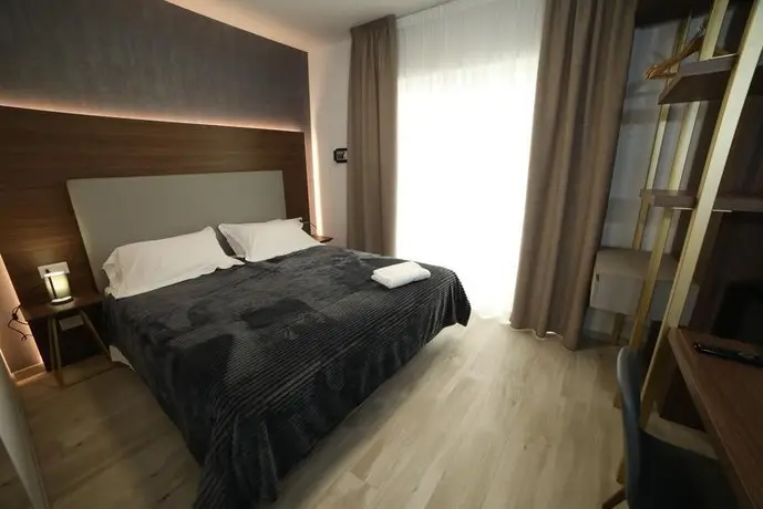 8room Hotel