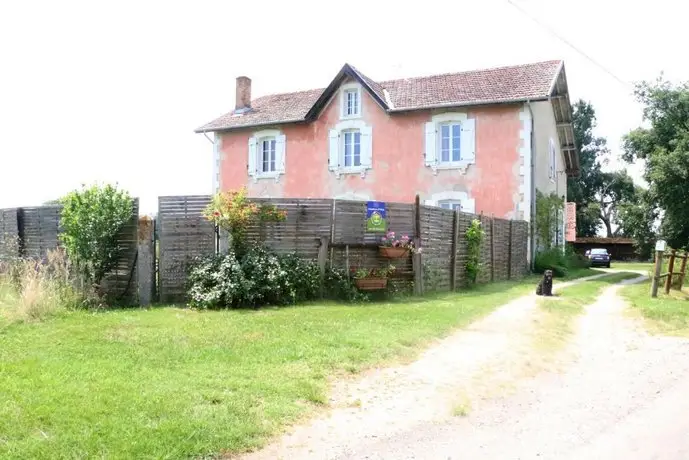 La Maison Rose a St Yaguen