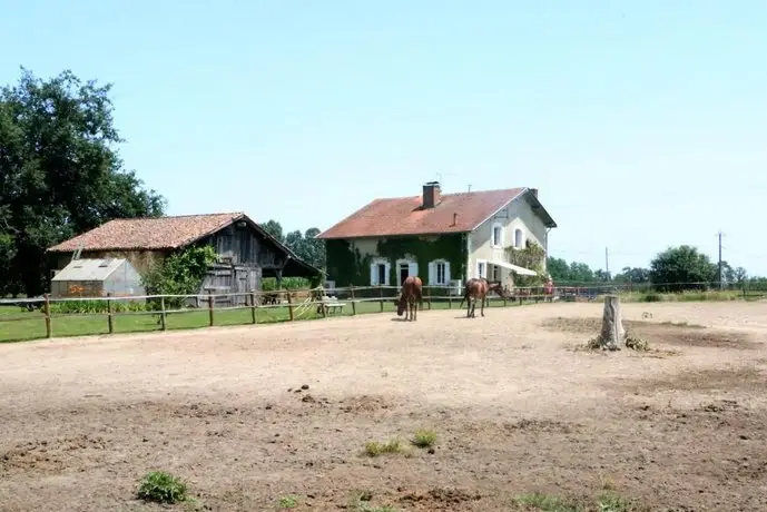 La Maison Rose a St Yaguen