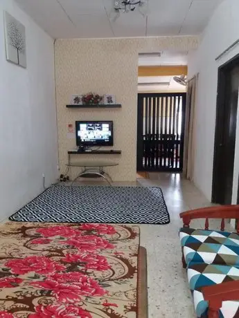 FirZan Homestay Bukit Mahkota