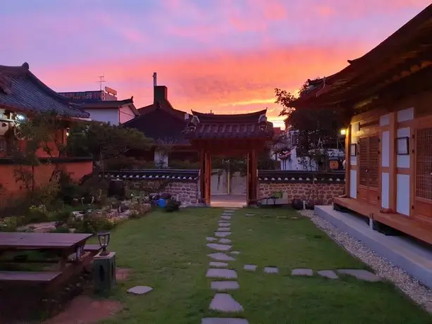 Hanok Hyeyum 