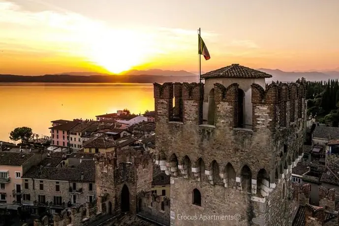 Crocus Apartments Sirmione 