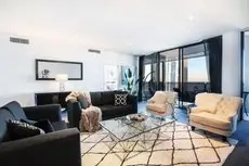 Cavill Avenue Luxury Private Apartments 