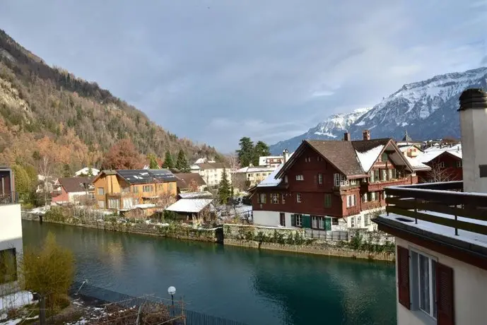 AUSFinn-Apartments Old Town Unterseen RIVERSIDE 2