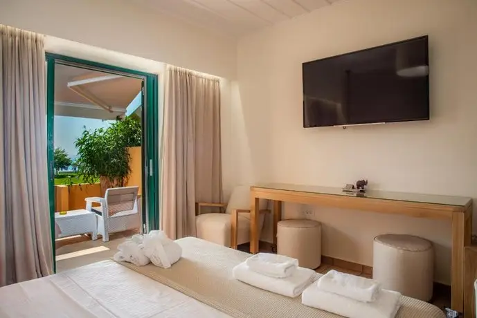 Ammos Beachfront Luxury Rooms