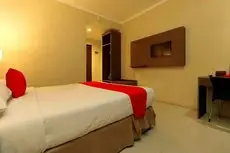 RedDoorz Plus near Pantai Losari 