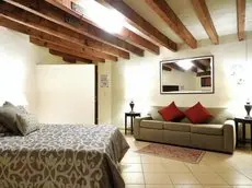 El encanto de Valenciana Studio Apartment with private garage 