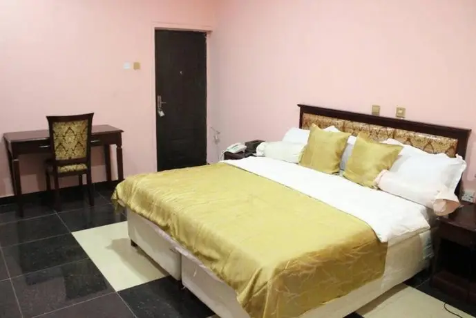 Kaura Hotel and Suites