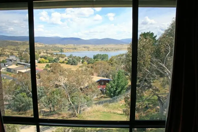 Kirwan Apartment 18 - Large Jindabyne Apartment