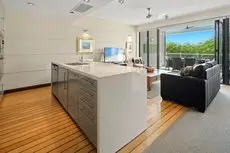 Luxury Marina View Apartment Airlie Beach 