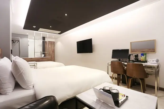 Louis Hotel Gangneung 