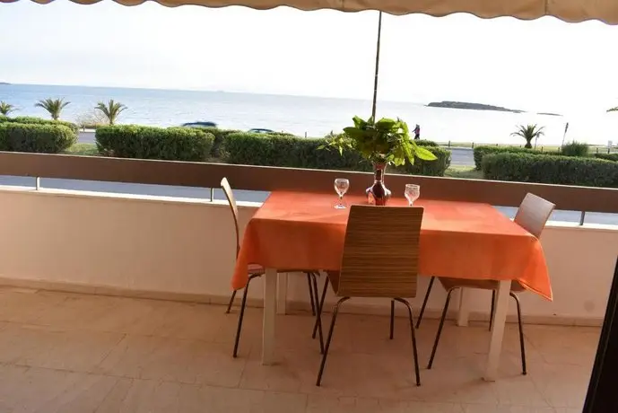 Beachfront Apartment Voula 