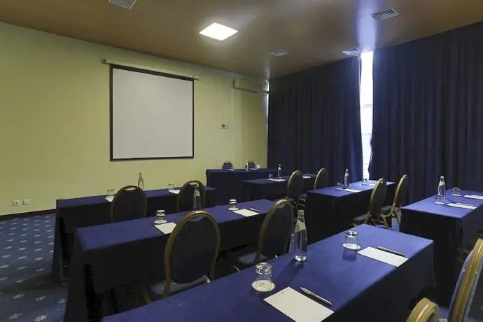 Ever Caparica Beach & Conference Hotel 