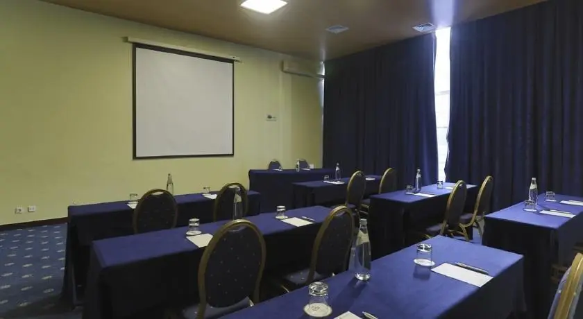 Ever Caparica Beach & Conference Hotel 