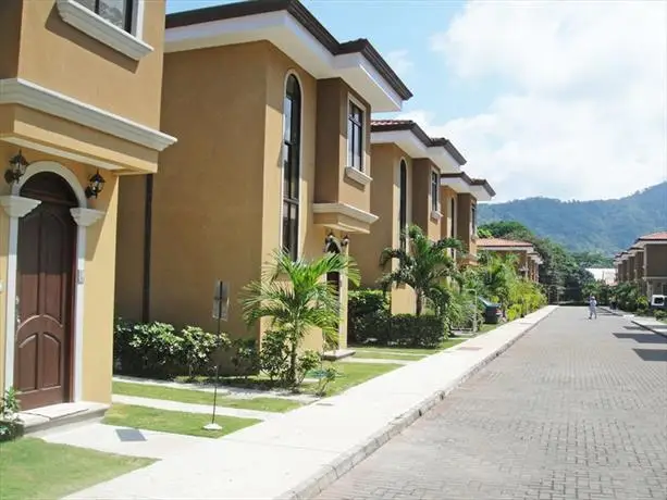 Arrecifes Condominium