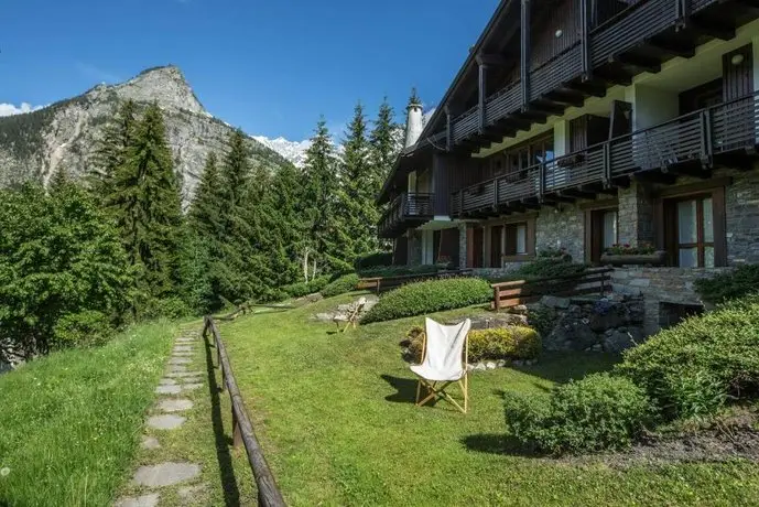 Hintown Stylish and Charming Flat in Courmayeur