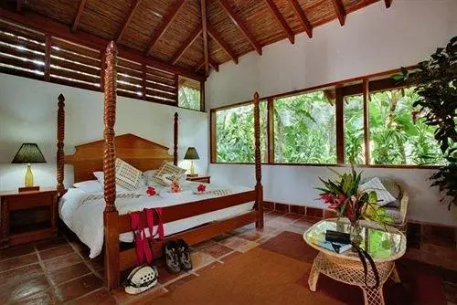 Belize Tree House Resort at Caves Branch 