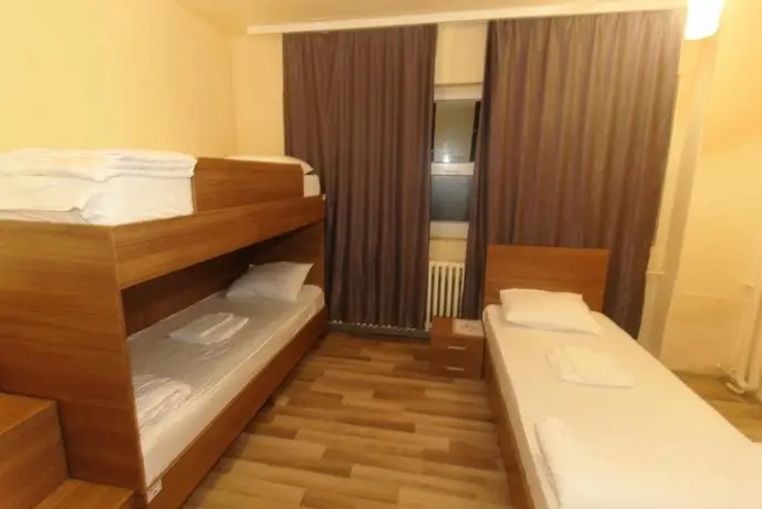 Moon Hostel Pristina 