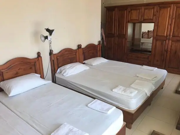 Qronfli Villa Accommodation With Swimming Pool