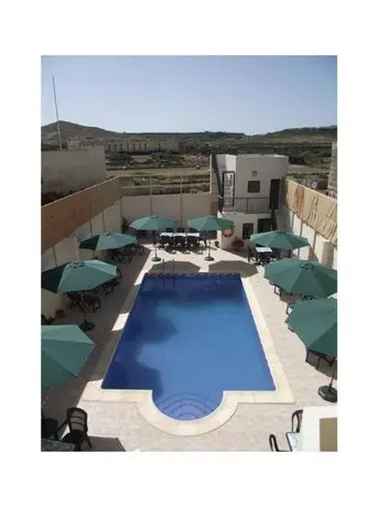 Qronfli Villa Accommodation With Swimming Pool