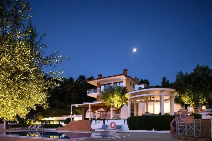 Villa D'Oro - Luxury Villas & Suites 