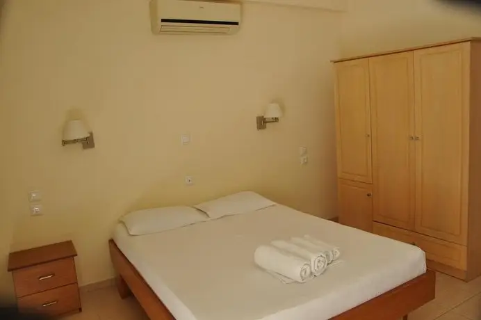 Nikos Hotel and Apartments