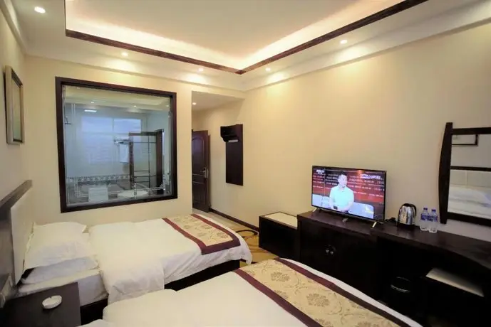 Binchuan Shuang Long Hotel 