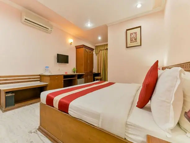 Hotel Grand Seasons Kochi 