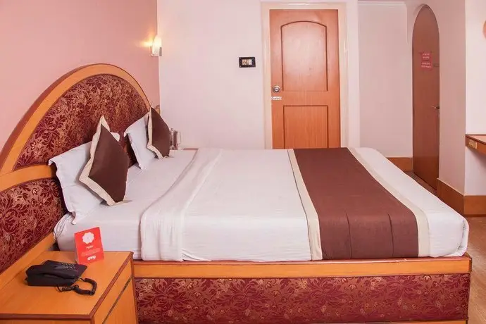 OYO 10068 Hotel Rathna 